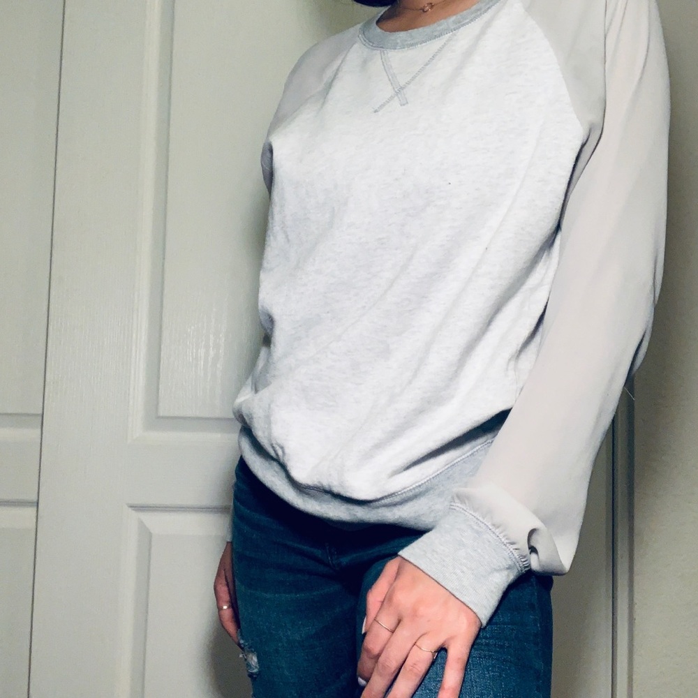 translucent sleeve light gray crew neck